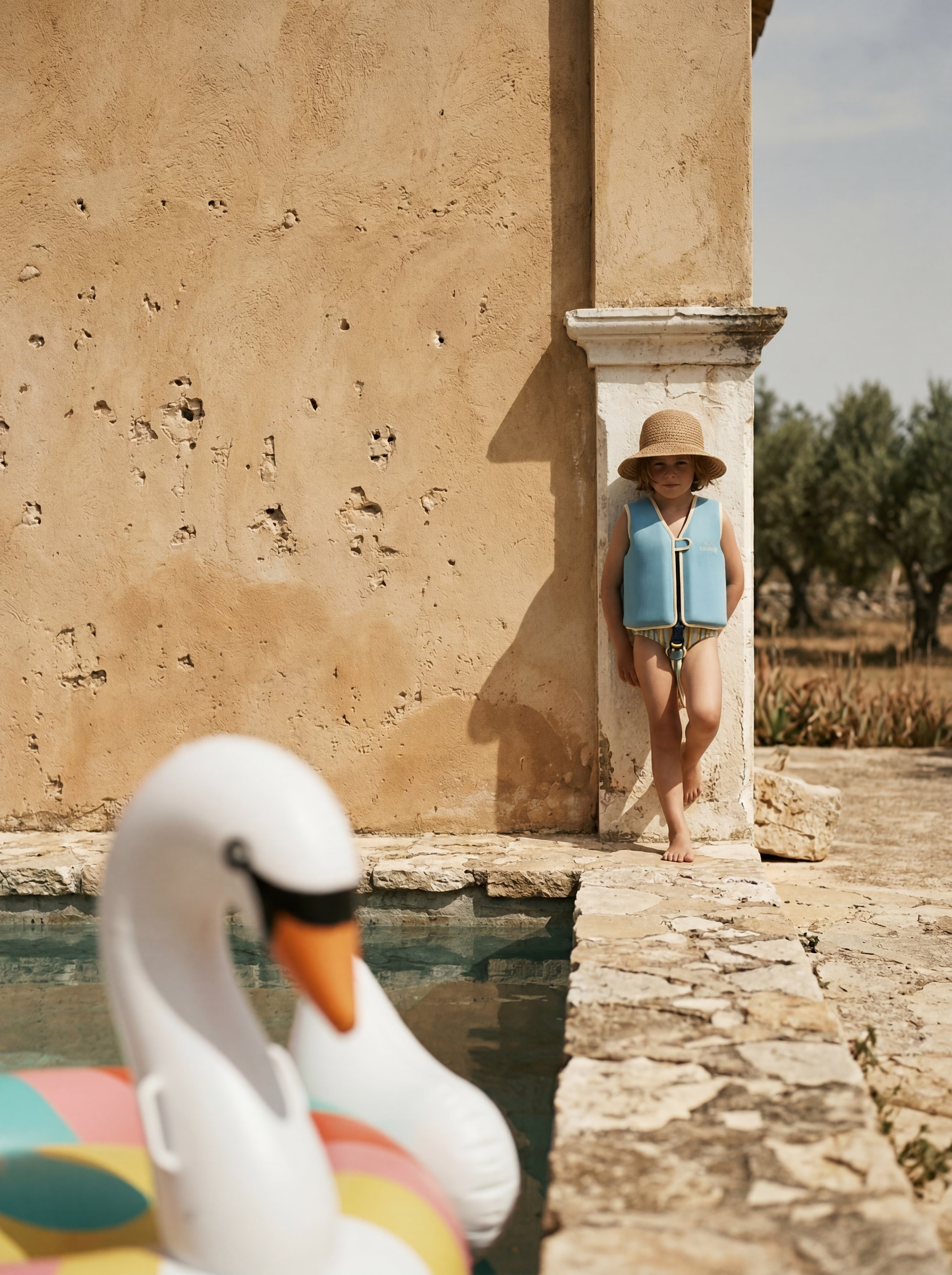 editorial-weste-blau-pool.jpg